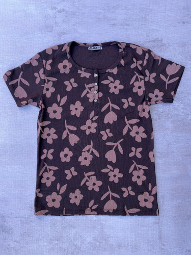 تیشرت زنانه کبریتی بنفش گلدار یقه گرد