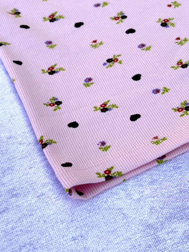 تیشرت صورتی کبریتی