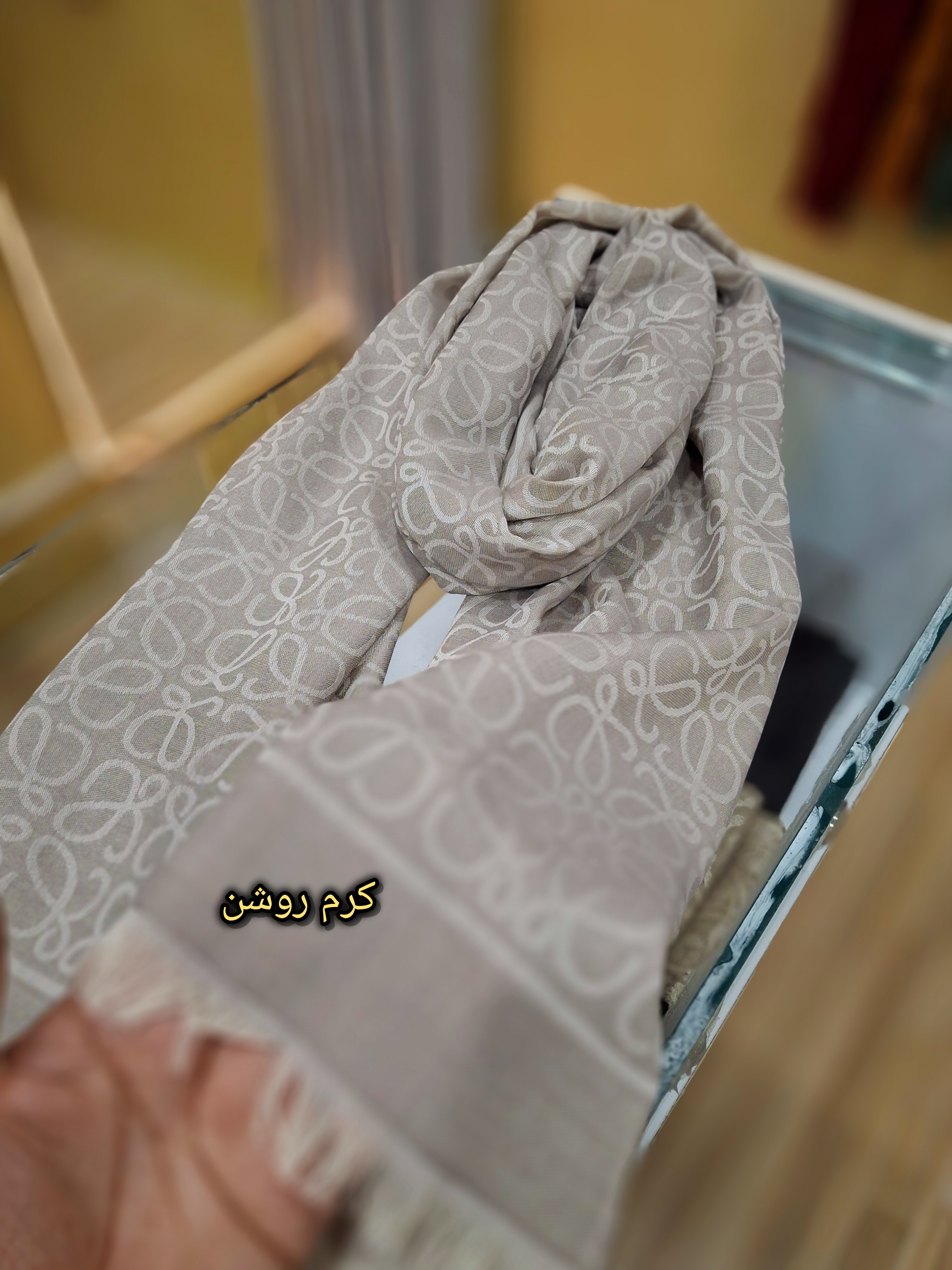 شال زنانه جنس کشمیر طرح LOEWE دور ریش